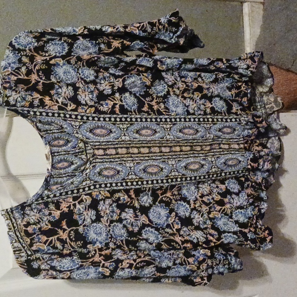 3/4 length sleeved shirt